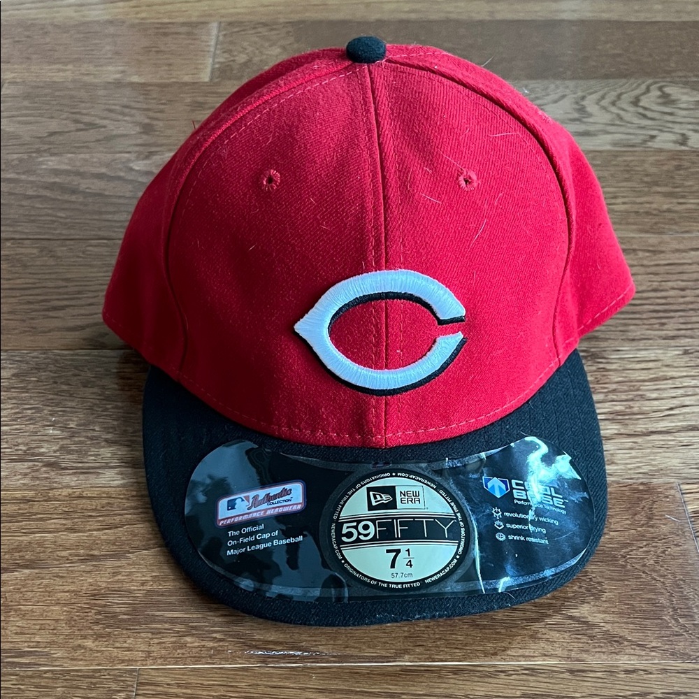 Cincinnati Reds New era 59Fifty MLB baseball cap size 7 1/4 red and black 
NWT